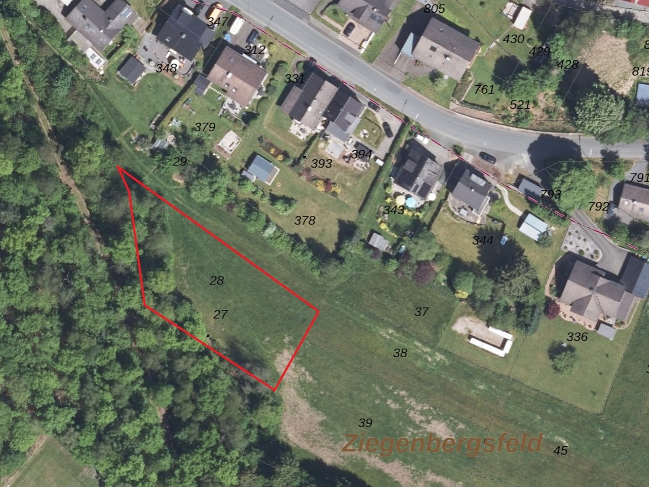 Vertragsfreie Landwirtschaftsfläche hinter Wohnbebauung in Freudenberg