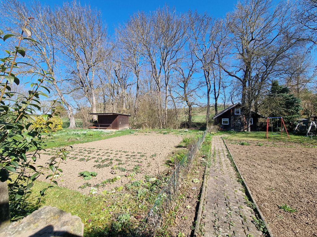Bis 30.09.2027 teilweise verpachtetes Erholungsgrundstück am Ortsrand ca. 28 km von der Erfurter Altstadt entfernt